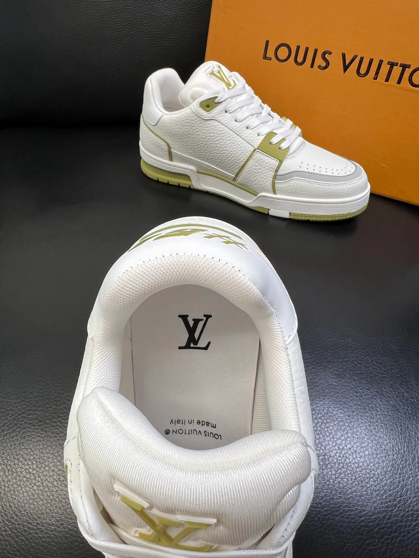 Men's shoes 💰900 Lv top purchasing agent Louis Vuitton, sports sneakers counter synchronization, uppers imported from Italy, high-quality splicing colorful complex crafts, imported mesh pads are soft and comfortable, soles: original soles specially provided by the original factory, T men's shoes 💰U exclusive movable molded soles super comfortable, original factory and single goods, high quality, welcome to compare, code number 39-44 (customized 38 45)